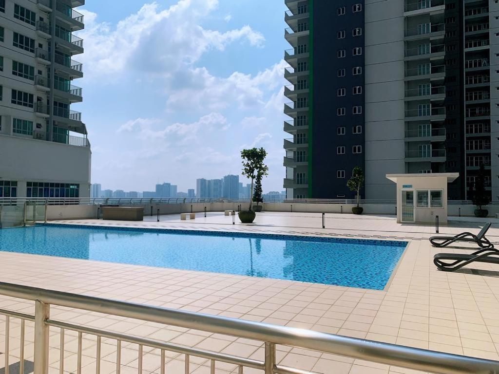 Corner Kl Pool View Rc Residence Kuala Lumpur Bagian luar foto